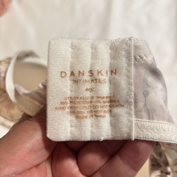 Danskin Intimates T-Shirt Bra UNDERWIRE Lightly Padded Size 40C Floral Cream - Picture 5 of 6